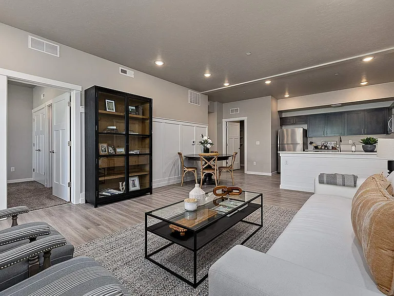 Latitude 40 Two Bedroom With Garage