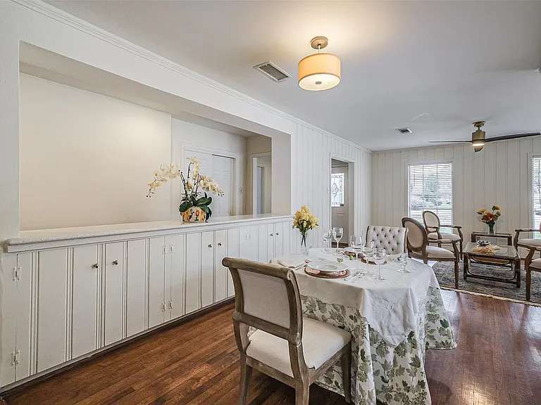 2601 Briarhurst Dr — Photo 10