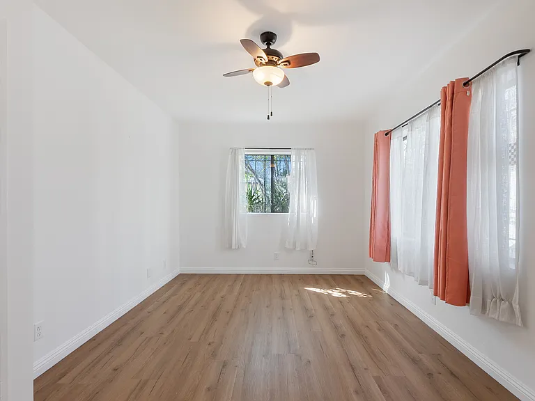 1429 Ellsmere Ave — Photo 3
