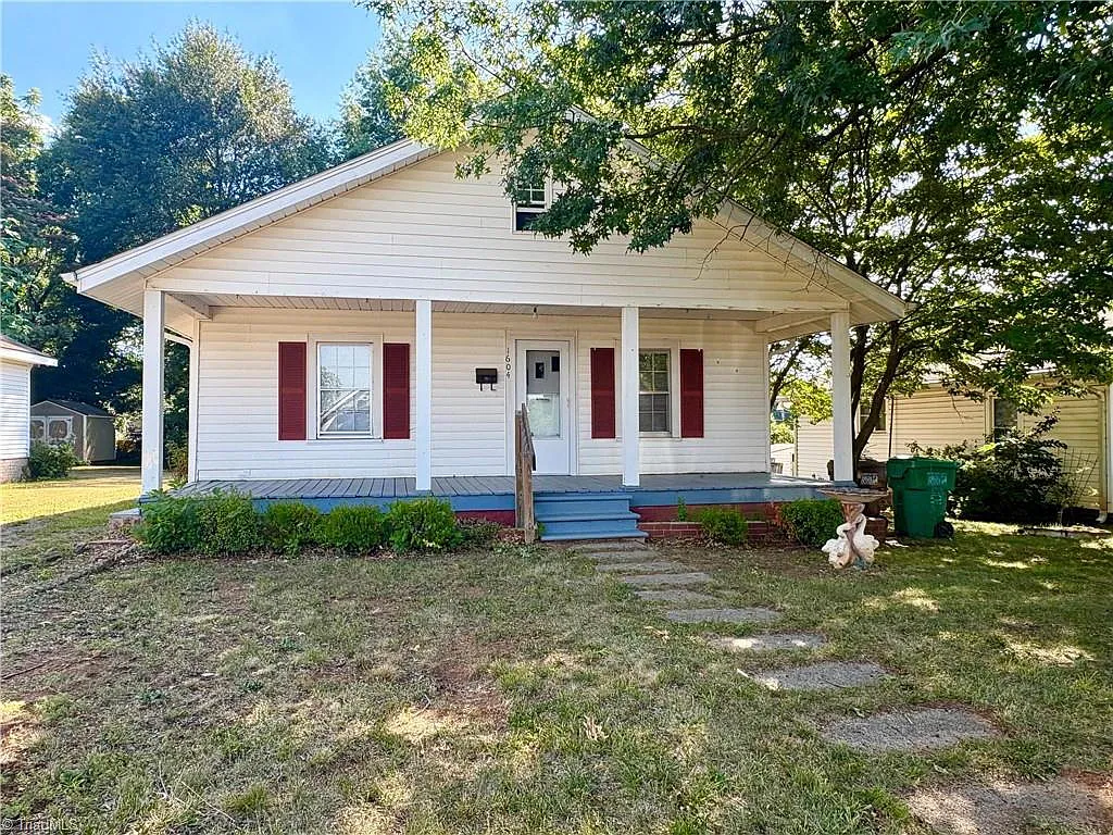2 bed, 1.0 bath, 1008 sqft, $1,495 — Photo 1