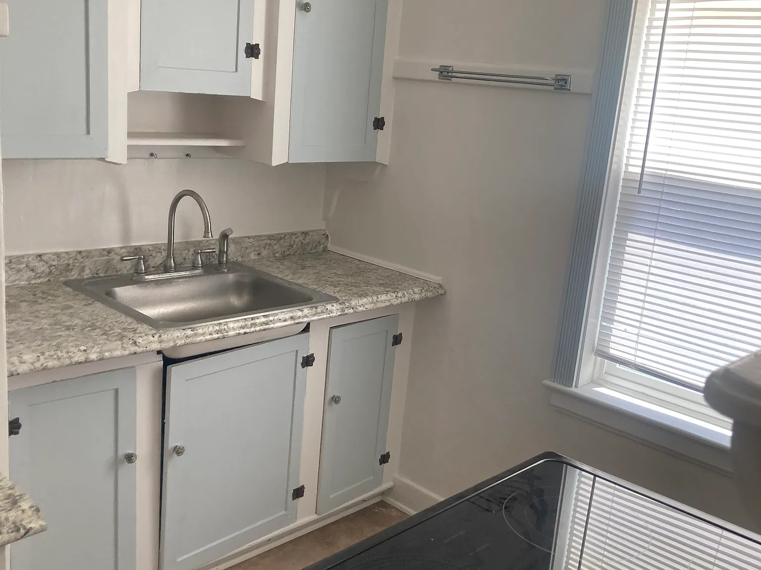 Studio, 850 sqft, $895 — Photo 2