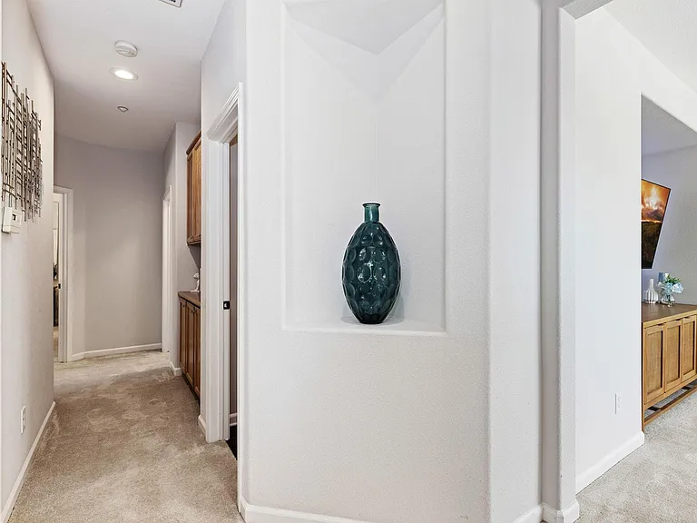 611 Ash Ct — Photo 15