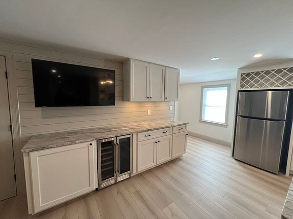 3rd image of 31 Park Ave #31