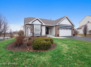 2905 Farmington Dr, Lindenhurst, IL 60046