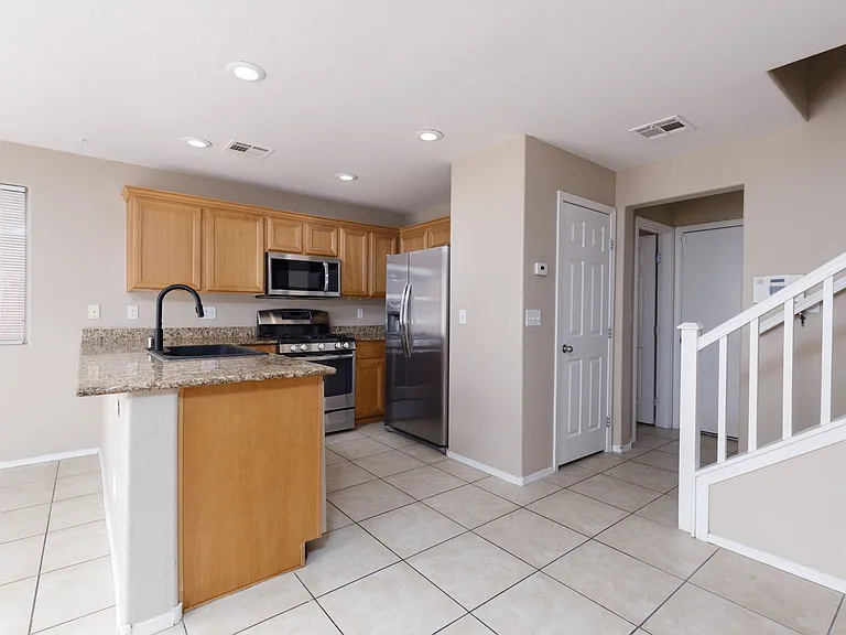 791 Sunrise Crossing St — Photo 10