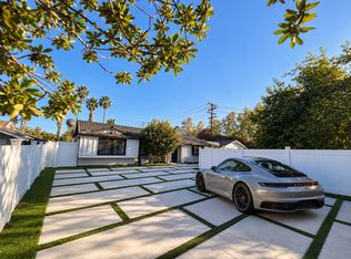 23390 Ostronic Dr, Woodland Hills, CA 91367