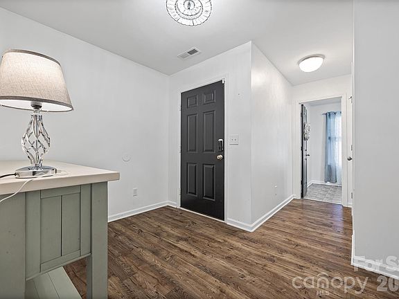 4th image of 831 Yale St #30