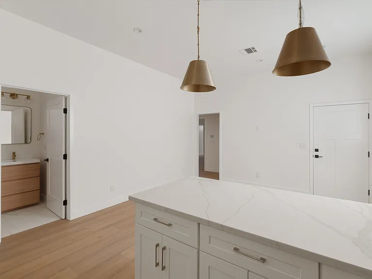 10558 Encino Ave — Photo 7
