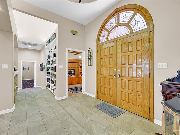 4th image of 2105 Sunrise Ln