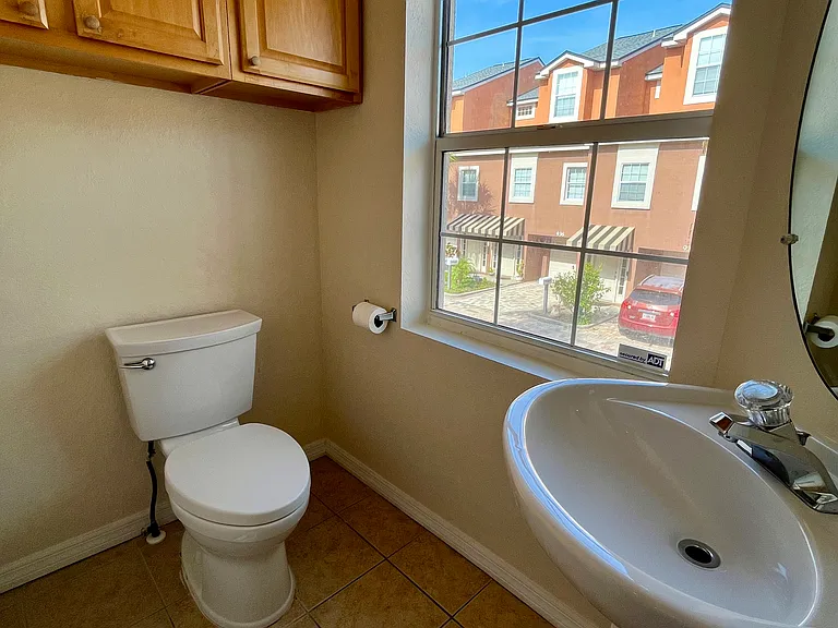 908 Laura St — Photo 20