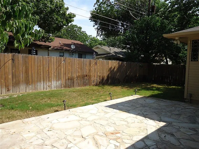 1404 Peachtree Valley Dr — Photo 16