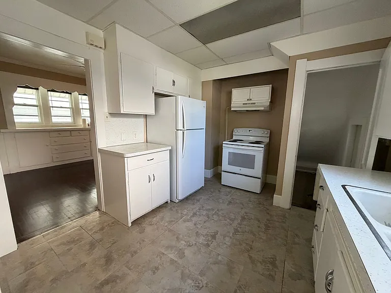 4136 Fairview Dr — Photo 25