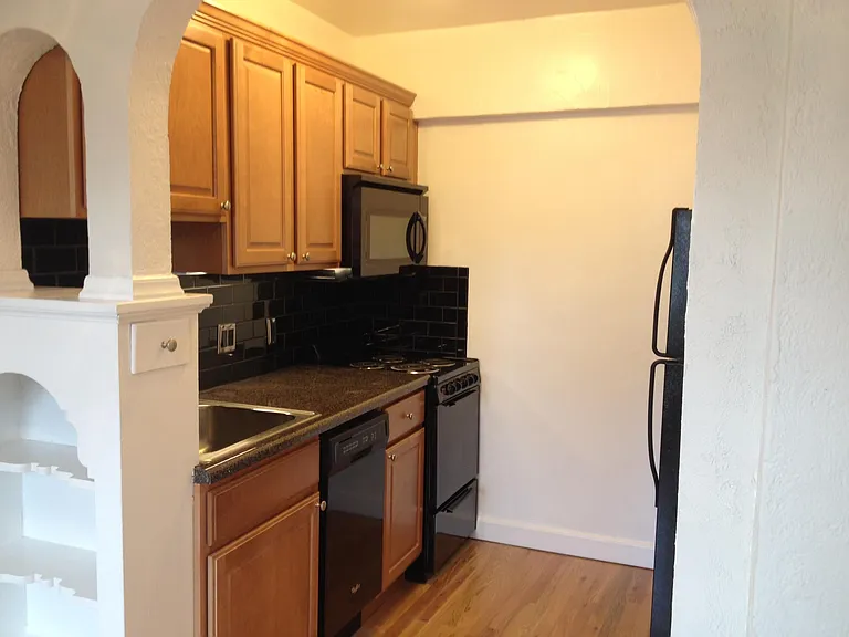 Longfellow Apartments — Photo 34