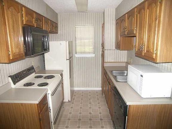 4th image of 203 E 31st St APT 310