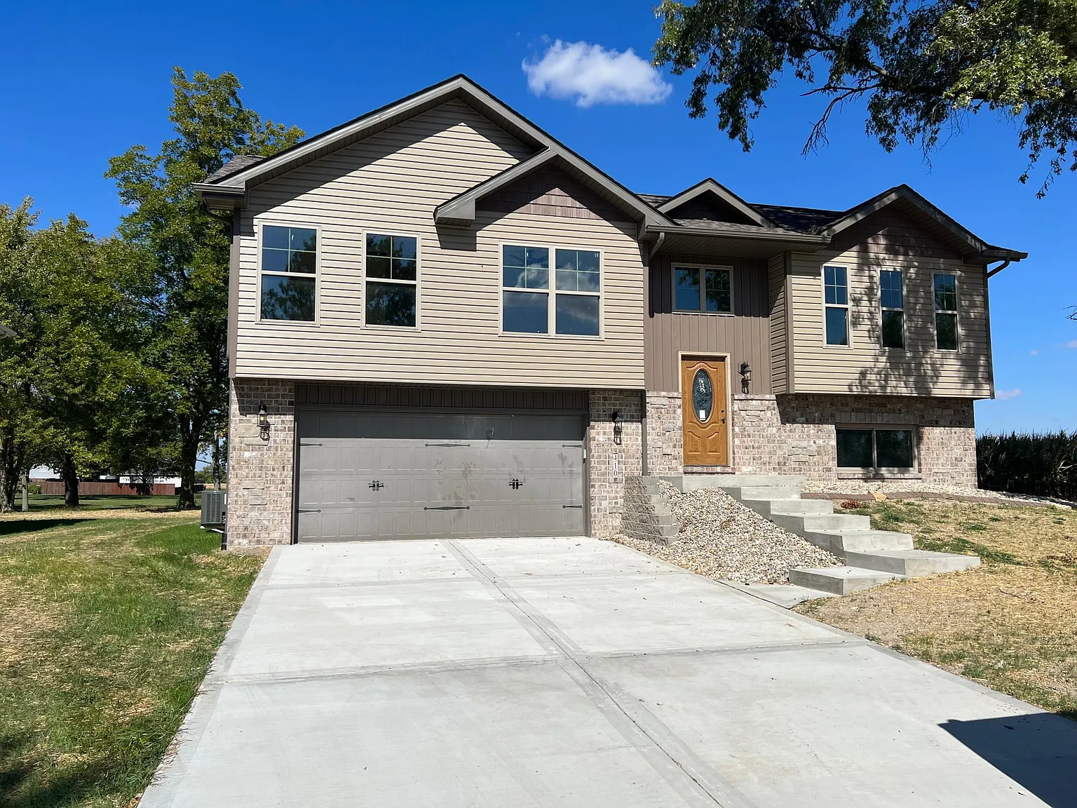 4 bed, 2.5 bath, 1600 sqft, $2,500 — Photo 1