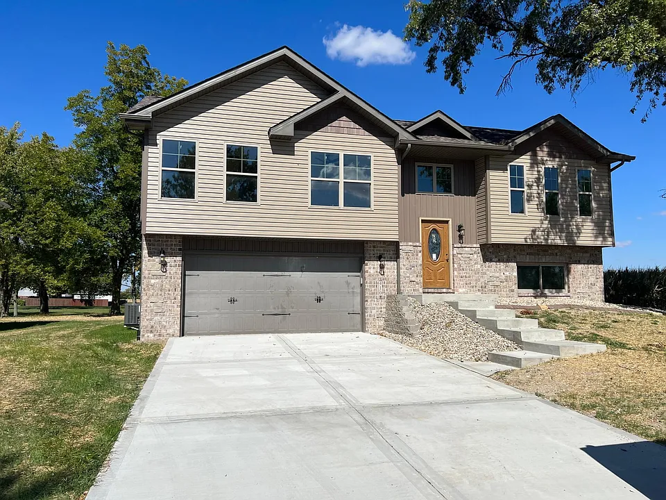 410 E Main St