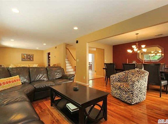 4th image of 105 Soundview Dr