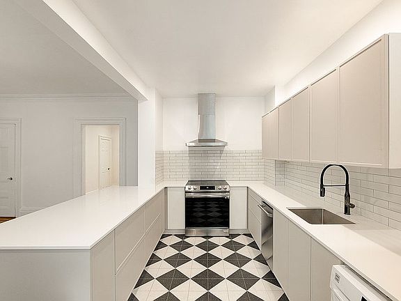 4th image of 34 W 9th St APT 4