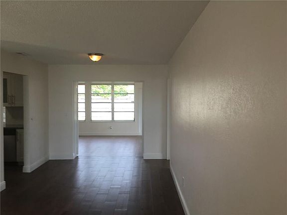 5th image of 1160 W Wynnedale Road