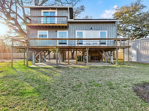 4th image of 702 E Meyer Rd