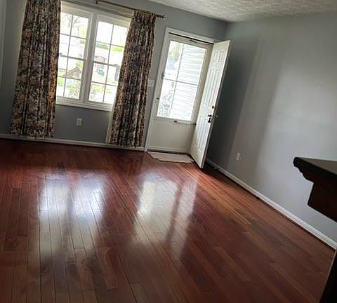 4th image of 434 Notre Dame Ave