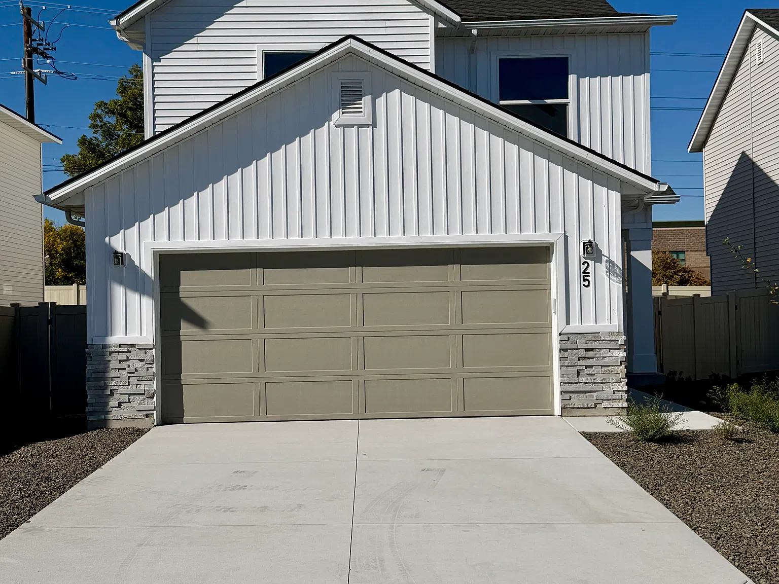 3 bed, 1597 sqft, $2,200 — Photo 1