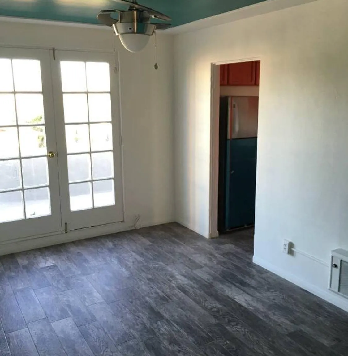 914 Sampson St — Photo 4