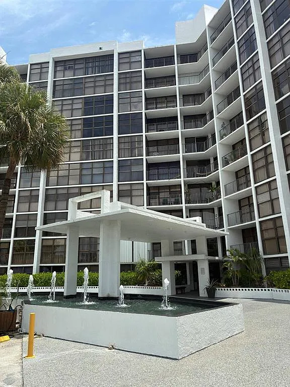 2 bed, 1.5 bath, 1075 sqft, $2,000 — Photo 3