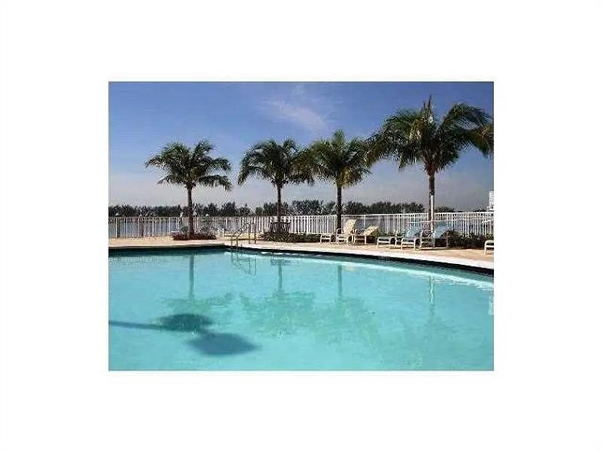 Building Photo - 2101 Brickell Ave #808