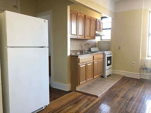 3rd image of 520 Lincoln Pl APT 5C