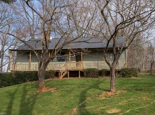 1083 Meadowlark Dr, Winston Salem, NC 27106