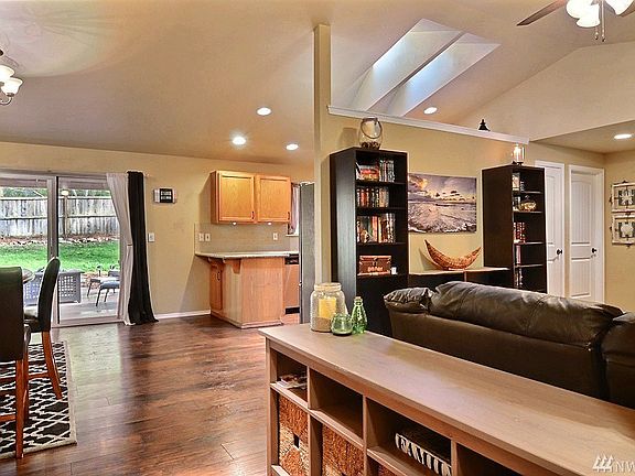 4th image of 18014 Upland Dr SE