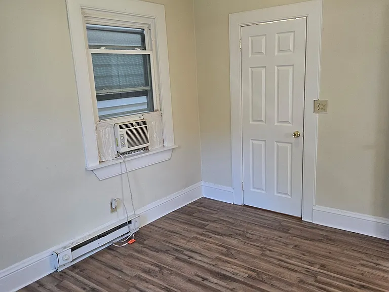 850 W 42nd St — Photo 17