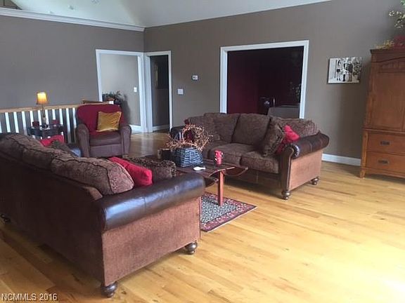 4th image of 440 Mills River Way