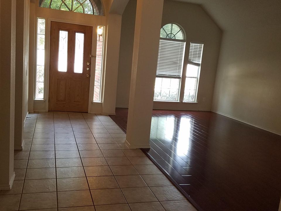 2nd image of 821 Magnolia Trl