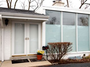 1868 Grove St APT F, Glenview, IL 60025