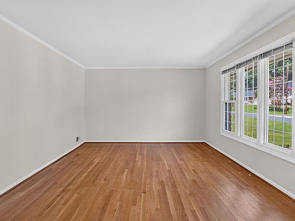 5th image of 3131 Castleleigh Rd