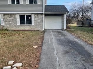 1372 Andover Dr, Aurora, IL 60504