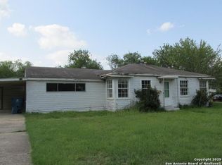 411 E Hutchinson St, Beeville, TX 78102