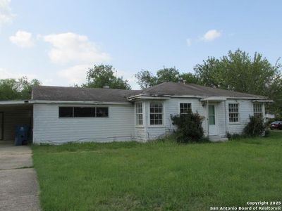 411 E Hutchinson St, Beeville, TX, 78102