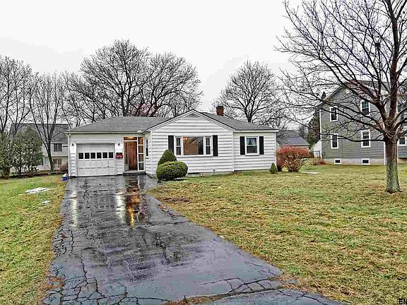3rd image of 26 Sunset Ct