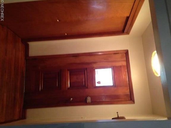 2nd image of 105 Livingston St