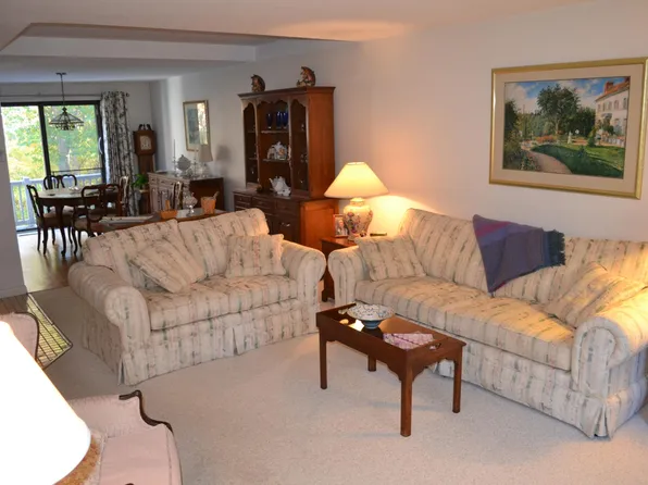 320 Westmoreland St Unit E4, Narragansett, RI 02882