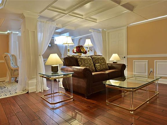 3rd image of 140 Talsman Dr Unit 1
