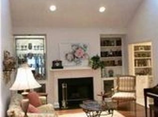 1028 Westgate Pl, Windy Hills, KY 40207