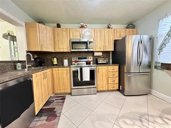 3910 Inverrary Blvd APT 202-B, Lauderhill, FL 33319