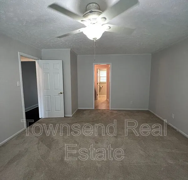 303 Wagoner Dr — Photo 13