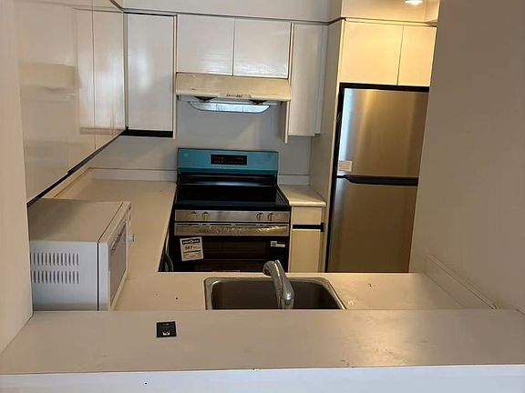 5th image of 7 Carlton St #1101