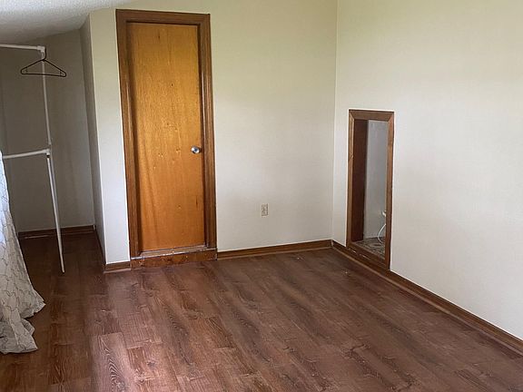 3rd image of 3883 Church St