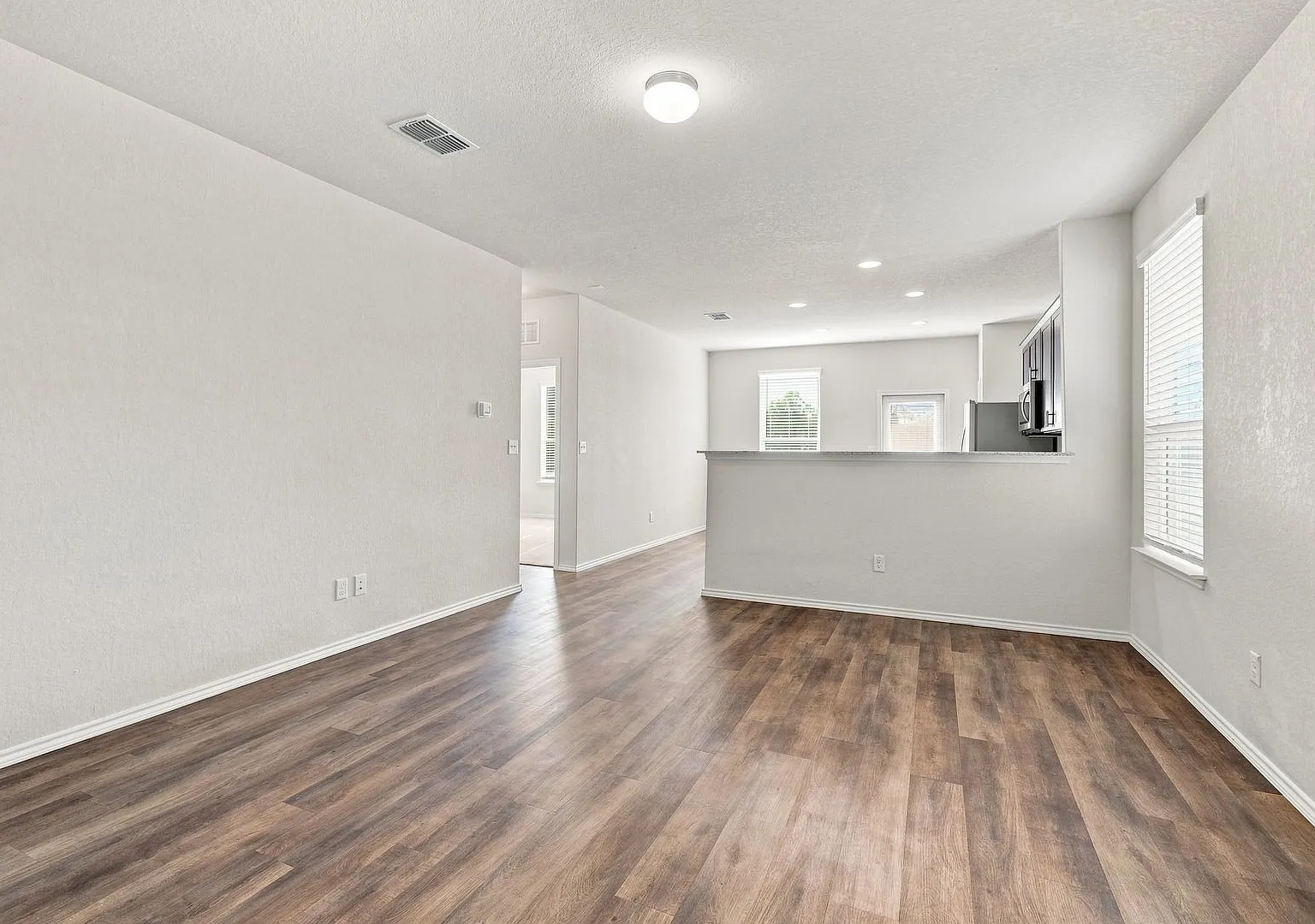 Comfort, Convenience & Easy Living in Davis Ranch — Photo 3